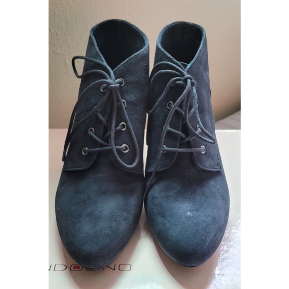 Bandolino Bdgarrett Dark Blue Suede Booties - Picture 5 of 9